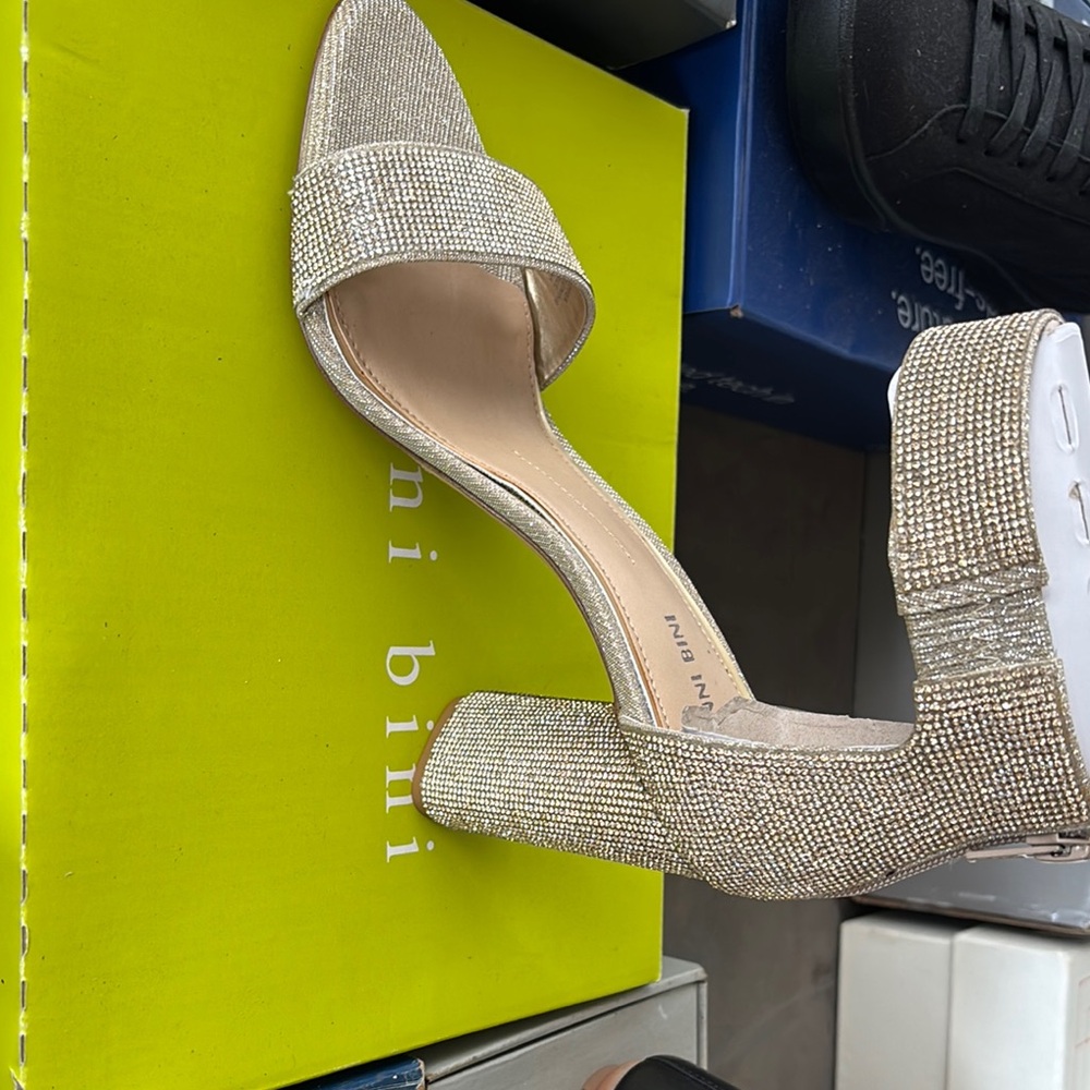 Gianni Bini Silver Heels Elegant Shimmer